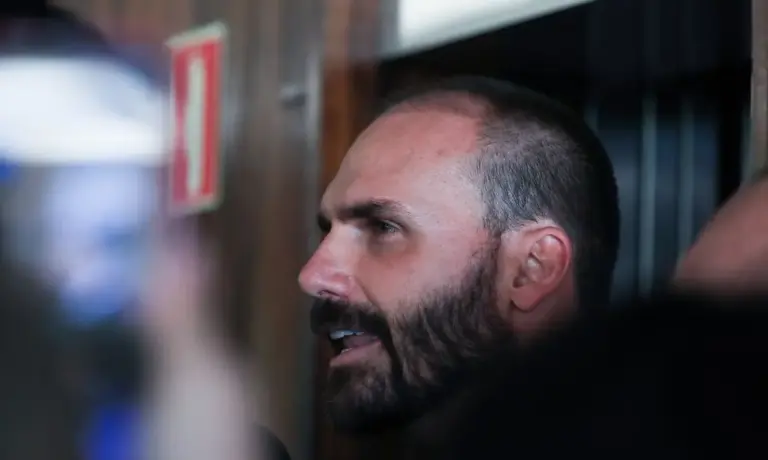 STF mantém condenação de Eduardo Bolsonaro a quatro anos e dois meses de prisão - Studio TV