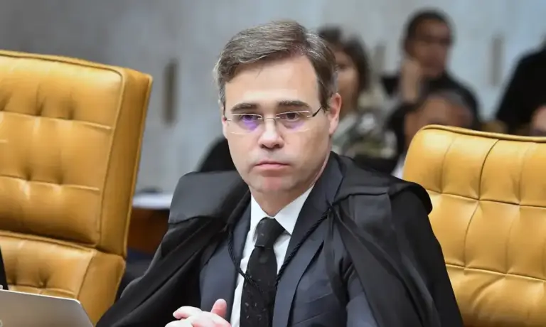 Mendonça defende análise pelo plenário do STF de diálogos atribuídos a Vorcaro e Moraes - Studio TV