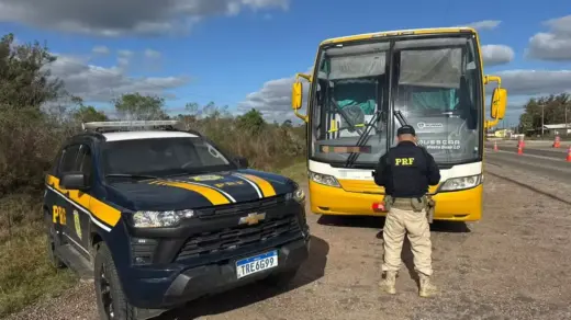 Foragido por tráfico é capturado pela PRF dentro de ônibus no RS - Studio TV
