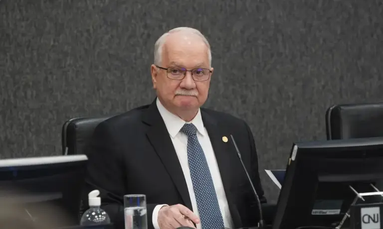 Fachin aguarda explicações de Moraes e Mendonça antes de decidir sobre crise no STF - Studio TV