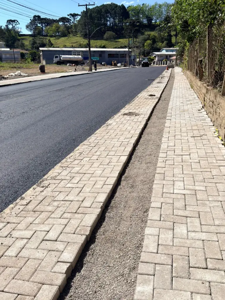 Segunda etapa da pavimentação da Rua Barão do Rio Branco começa no bairro Universal, em Veranópolis - Studio TV