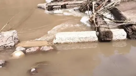 Força da água destrói ponte na Linha Quinta, no interior de Guaporé - Studio TV