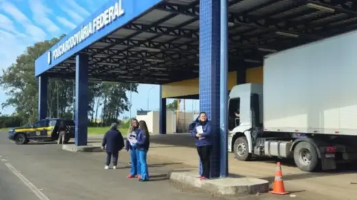 PRF realiza ação educativa contra a exploração sexual na BR-290, em Uruguaiana - Studio TV