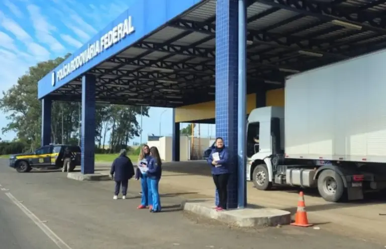 PRF realiza ação educativa contra a exploração sexual na BR-290, em Uruguaiana - Studio TV