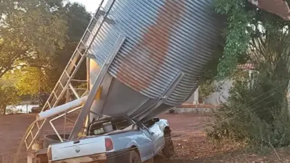 Agricultores retiram 10 toneladas de ração e ajudam no resgate de vítimas de acidente - Studio TV