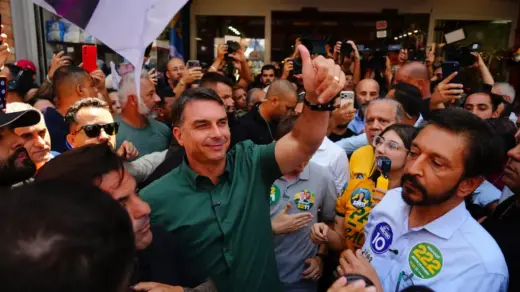 Flávio Bolsonaro chama caso envolvendo Nossa Senhora Aparecida de “maior fake news da campanha” - Studio TV