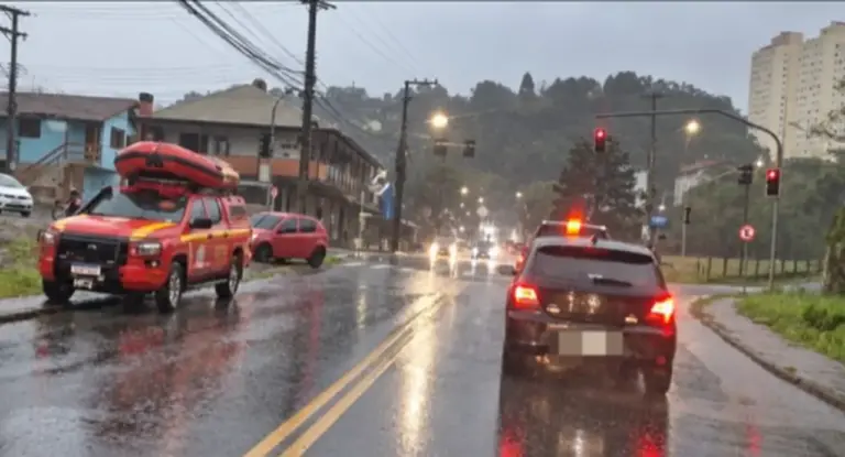 Temporal deixa quatro desaparecidos em Caxias do Sul - Studio TV