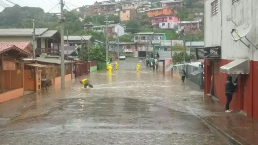 Temporal provoca alagamentos, transbordamentos e bloqueios em Caxias do Sul - Studio TV