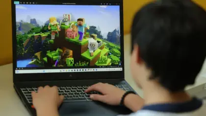 Uso excessivo de telas pode causar olho seco em crianças e adolescentes, alerta oftalmologista - Studio TV
