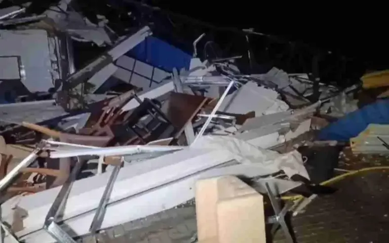 Vendavais com rajadas acima de 100 km/h deixam um morto e provocam destruição no Paraná - Studio TV