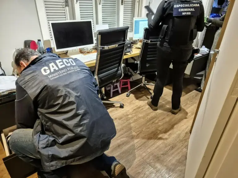 Vereador, advogado e dirigentes são alvos de operação que apura desvio de mais de R$ 2 milhões da saúde em Porto Alegre - Studio TV