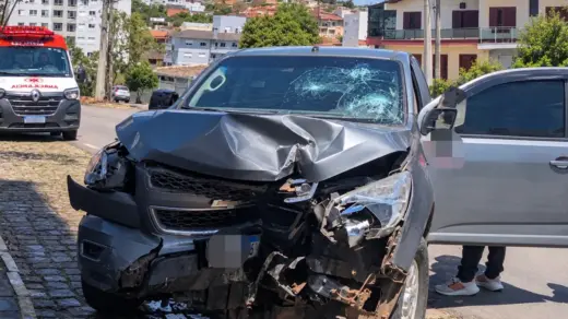 Acidente de trânsito mobiliza SAMU e Brigada Militar no Centro de Nova Prata - Studio TV