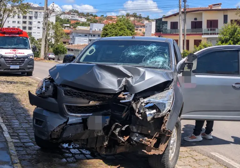 Acidente de trânsito mobiliza SAMU e Brigada Militar no Centro de Nova Prata - Studio TV