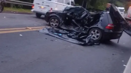 Acidente deixa um morto e dois feridos graves na manhã deste sábado na BR-470, em Bento Gonçalves - Studio TV