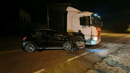 Acidente entre carro e caminhão deixa mulher ferida na ERS-444, em Bento Gonçalves - Studio TV