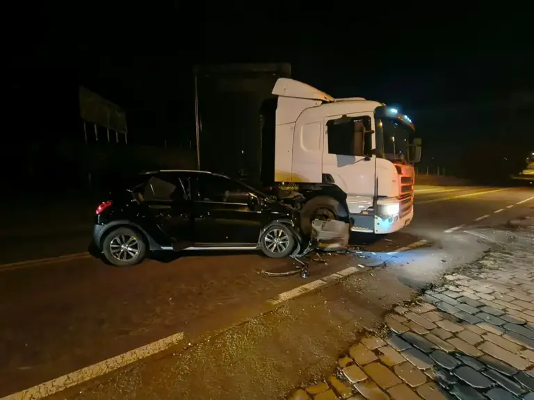 Acidente entre carro e caminhão deixa mulher ferida na ERS-444, em Bento Gonçalves - Studio TV