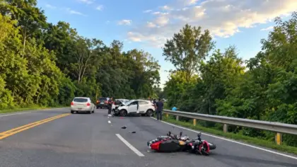 Acidente envolvendo motocicleta e dois carros deixa trânsito lento na BR-470 em Bento Gonçalves - Studio TV