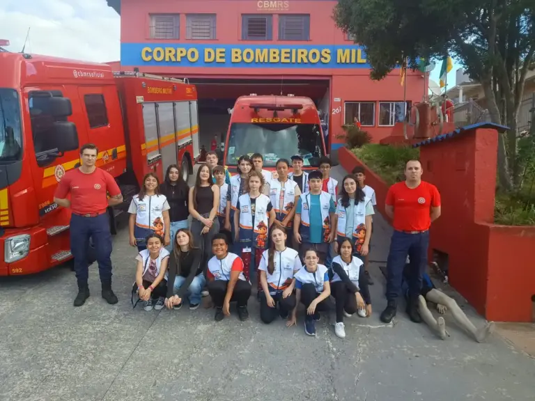 Agentes Mirins participam de treinamento sobre prevenção e segurança com Bombeiros de Veranópolis - Studio TV