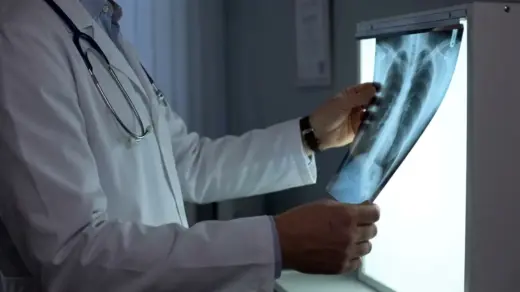 Anvisa aprova novos medicamentos para tratamento de câncer de pulmão e de mama no Brasil - Studio TV