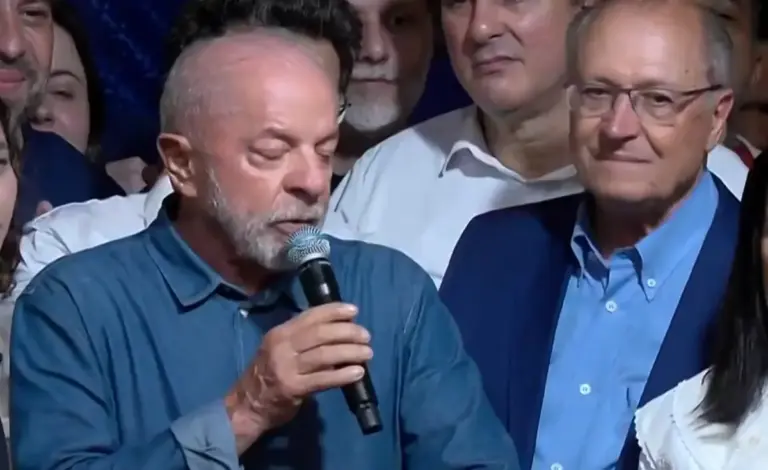 Após reeleição, Lula defende regulação das redes e promete mudar forma de governar - Studio TV