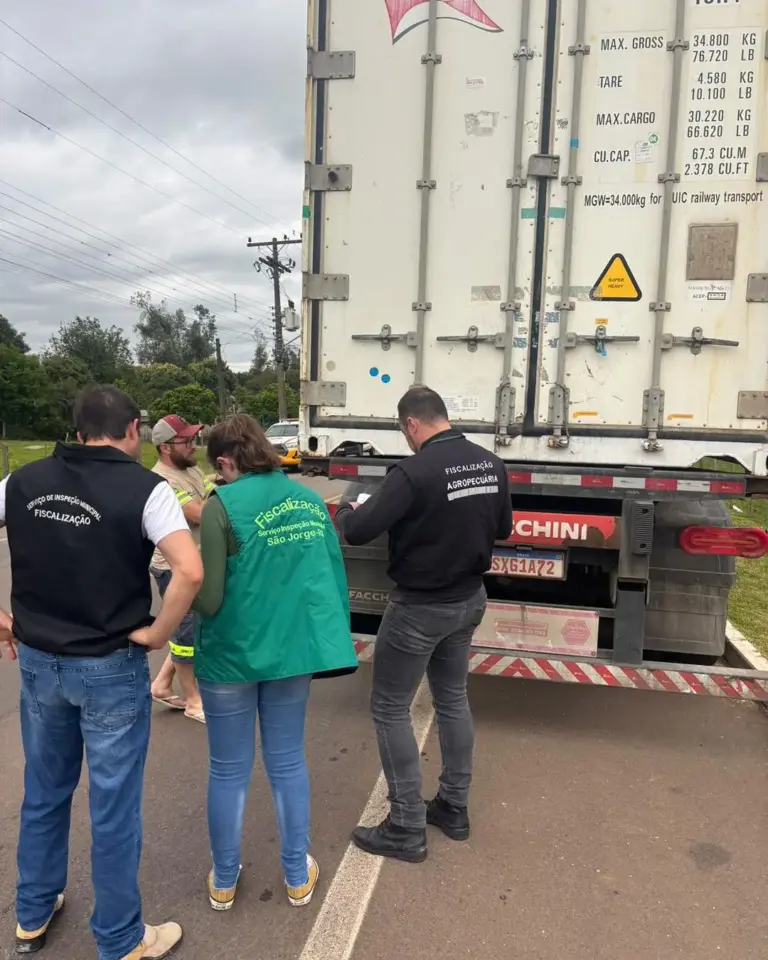 Barreira sanitária fiscaliza transporte de produtos de origem animal em Guabiju - Studio TV