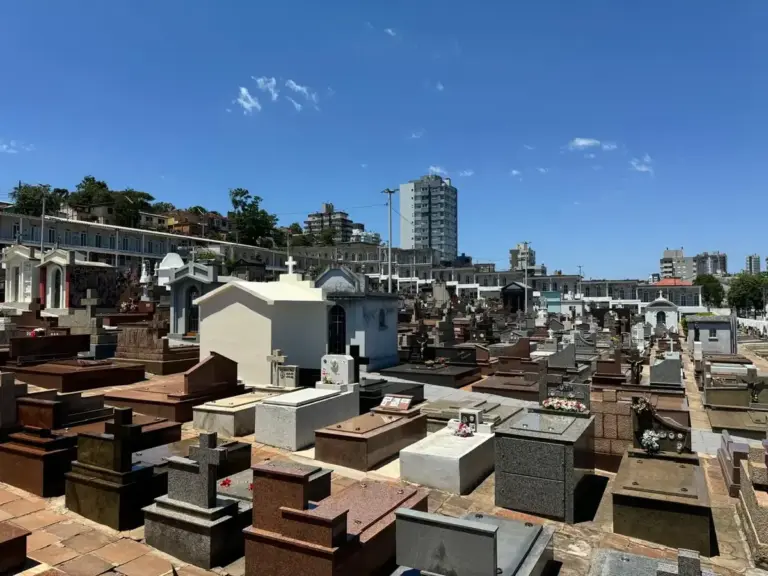 Bento Gonçalves estabelece prazo para limpeza e reformas nos cemitérios antes do Dia de Finados - Studio TV
