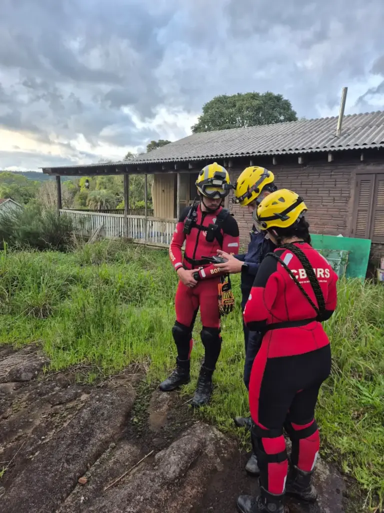 Bombeiros seguem com buscas por homem desaparecido no interior de Gramado - Studio TV