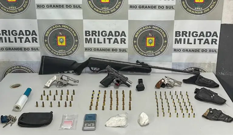 Brigada Militar apreende armas, munições e drogas em Caxias do Sul - Studio TV