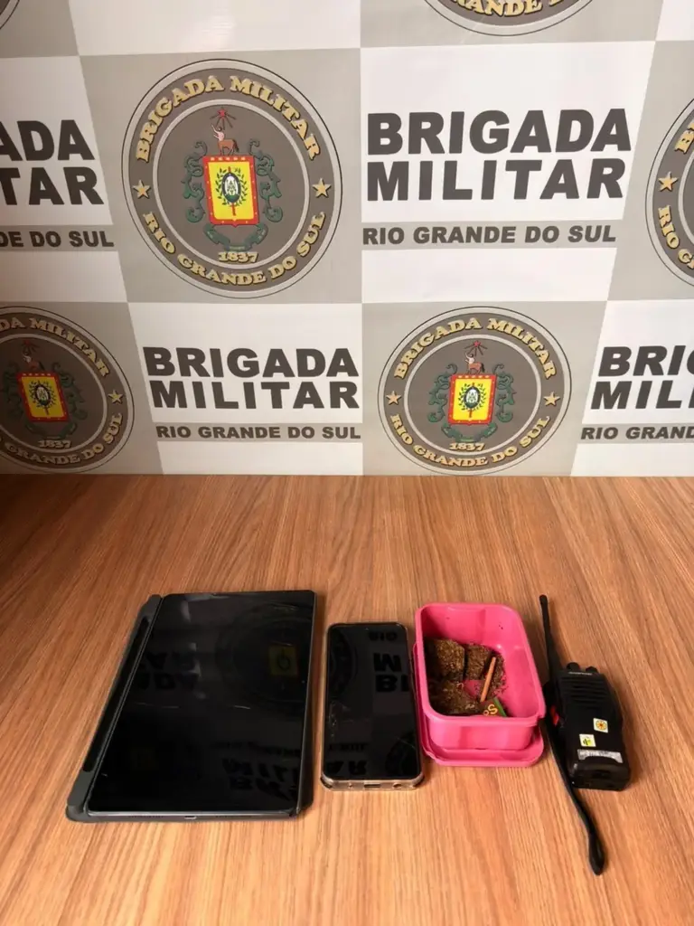 Brigada Militar apreende drogas durante operação em Bento Gonçalves; jovem de 19 anos é levado à delegacia - Studio TV