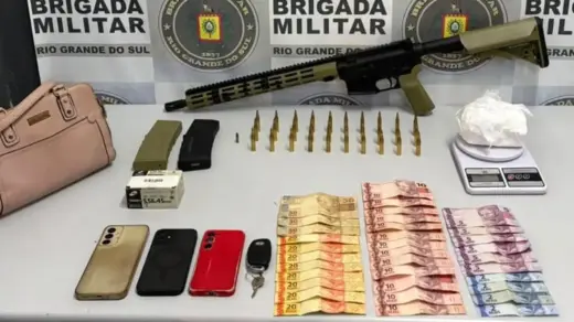 Brigada Militar apreende fuzil e prende três pessoas na BR-116, em Caxias do Sul - Studio TV