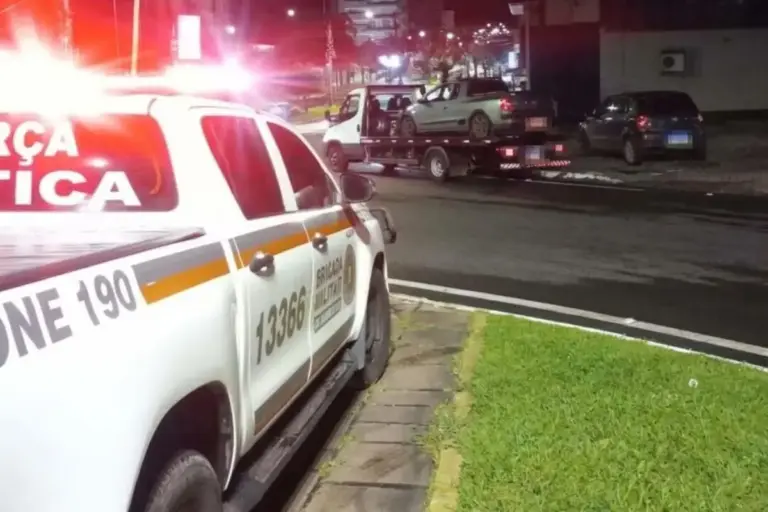 Brigada Militar apreende Saveiro com som alto no Centro de São Marcos - Studio TV