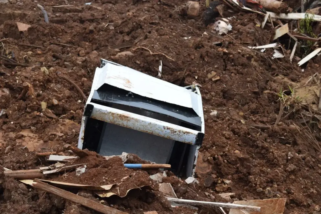 Brigada Militar flagra descarte irregular de resíduos em área de 5 mil metros quadrados no Norte do RS - Studio TV