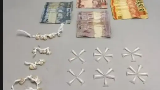 Brigada Militar prende homem com crack e cocaína no bairro Planalto, em Caxias do Sul - Studio TV