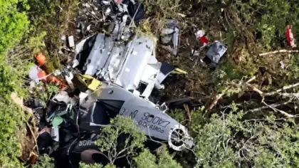 Destroços do helicóptero em área de vegetação em Urubici, na Serra de Santa Catarina
