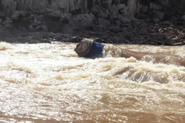 Caminhões são arrastados pela correnteza do Rio das Antas - Studio TV