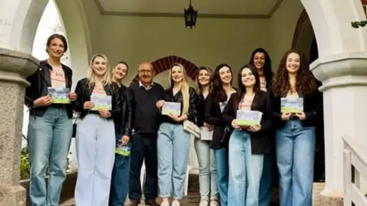 Candidatas à Corte da XII Femaçã percorrem pontos turísticos e conhecem a história e a produção de Veranópolis - Studio TV