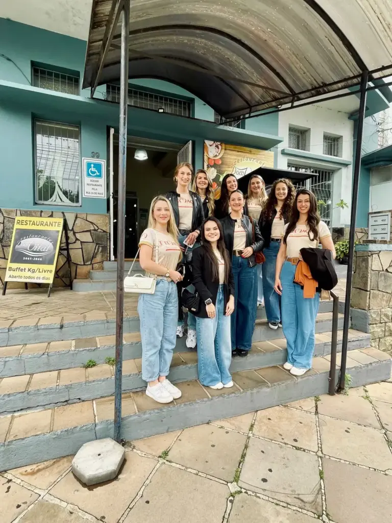 Candidatas à Corte da XII Femaçã percorrem pontos turísticos e conhecem a história e a produção de Veranópolis - Studio TV