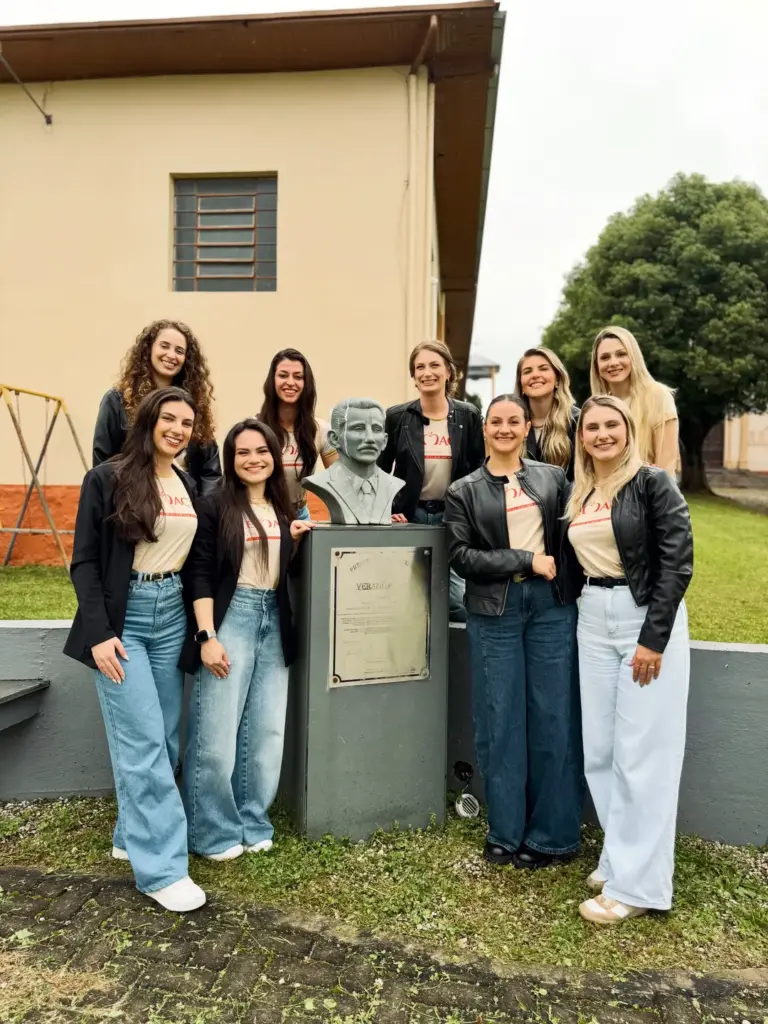 Candidatas à Corte da XII Femaçã percorrem pontos turísticos e conhecem a história e a produção de Veranópolis - Studio TV
