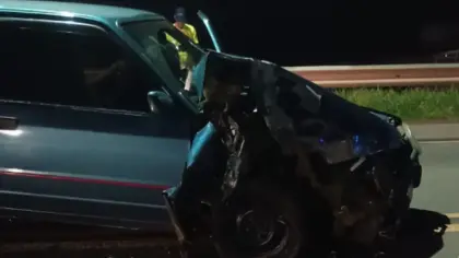 Carro e carreta se envolvem em acidente na BR-470, em Veranópolis, durante a madrugada - Studio TV