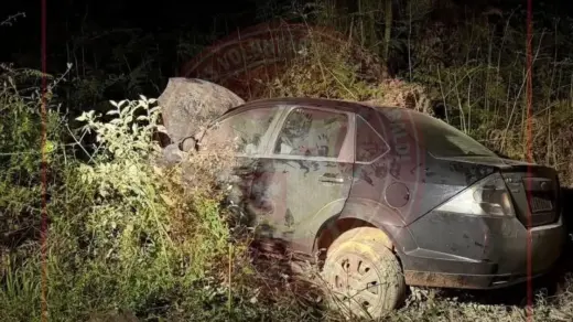 Carro sai da pista e pega fogo na RSC-453; duas pessoas ficam feridas em Garibaldi - Studio TV