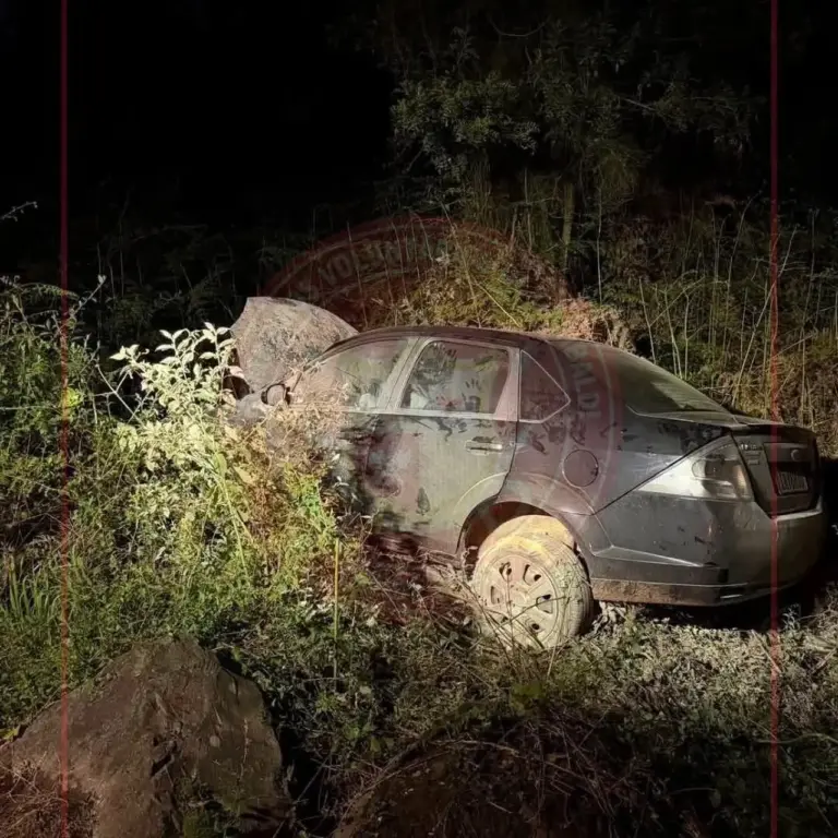Carro sai da pista e pega fogo na RSC-453; duas pessoas ficam feridas em Garibaldi - Studio TV