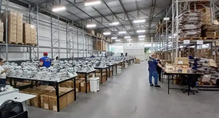 Cartórios eleitorais do RS iniciam distribuição de 27,5 mil urnas para o segundo turno - Studio TV
