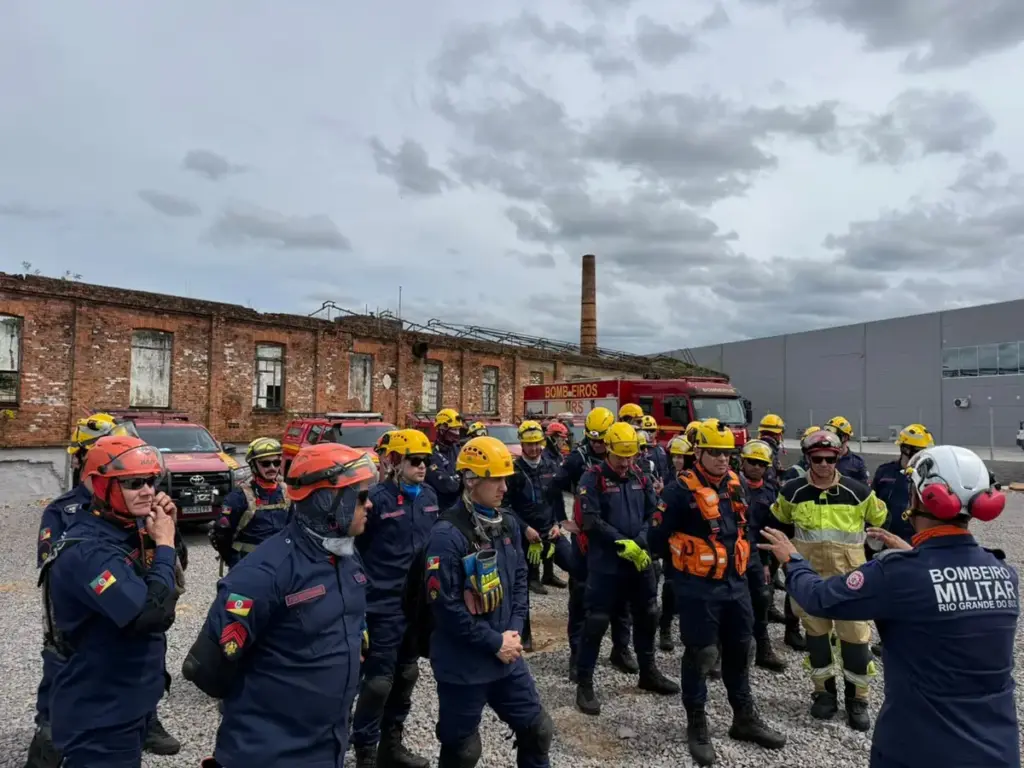 Cerca de 40 bombeiros participam de treinamento de resgate em estruturas colapsadas em Guaporé - Studio TV