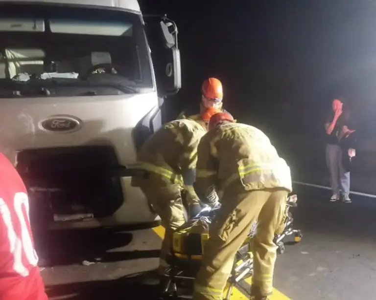 Colisão entre caminhão e carro da Prefeitura de Trindade do Sul deixa feridos na BR-386 - Studio TV