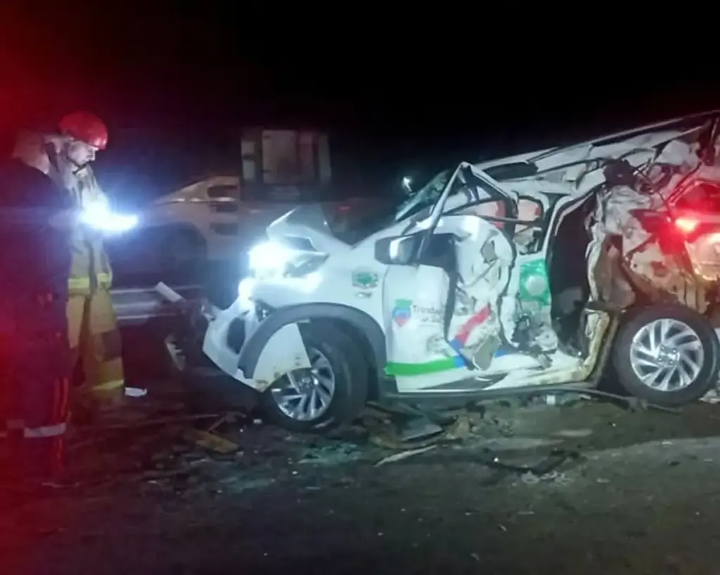 Carro da Prefeitura de Trindade do Sul danificado após colisão