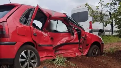 Colisão entre Gol e van da Prefeitura de Machadinho deixa motorista ferido em Tapejara - Studio TV