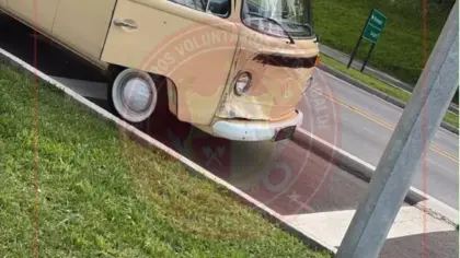 Colisão entre Kombi e carro deixa duas pessoas feridas na BR-470, em Garibaldi - Studio TV