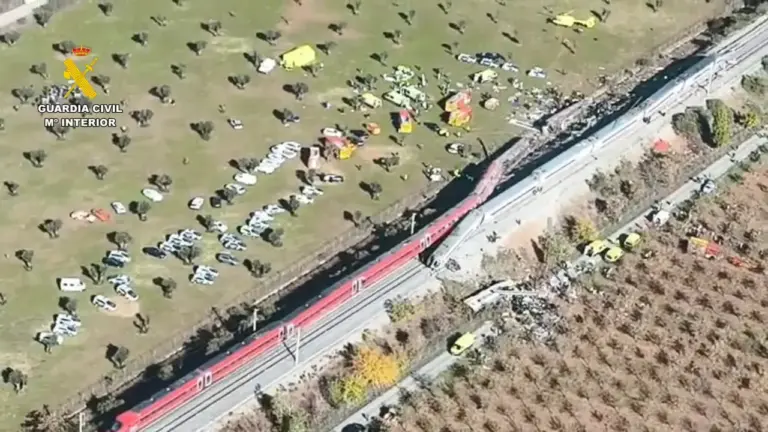 Colisão entre trens de alta velocidade deixa dezenas de mortos na Espanha - Studio TV