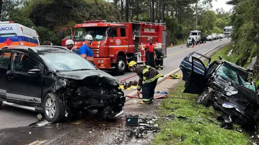 Colisão frontal deixa quatro pessoas feridas na ERS-122, em Antônio Prado - Studio TV
