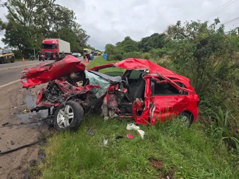 Colisão frontal entre carro e caminhão deixa dois motoristas mortos na BR-285, em Carazinho - Studio TV